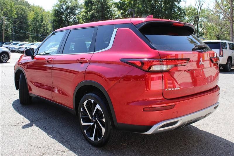Used 2023 Mitsubishi Outlander SE AWD/4WD image 3