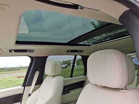 New 2025 Land Rover Range Rover SE image 12