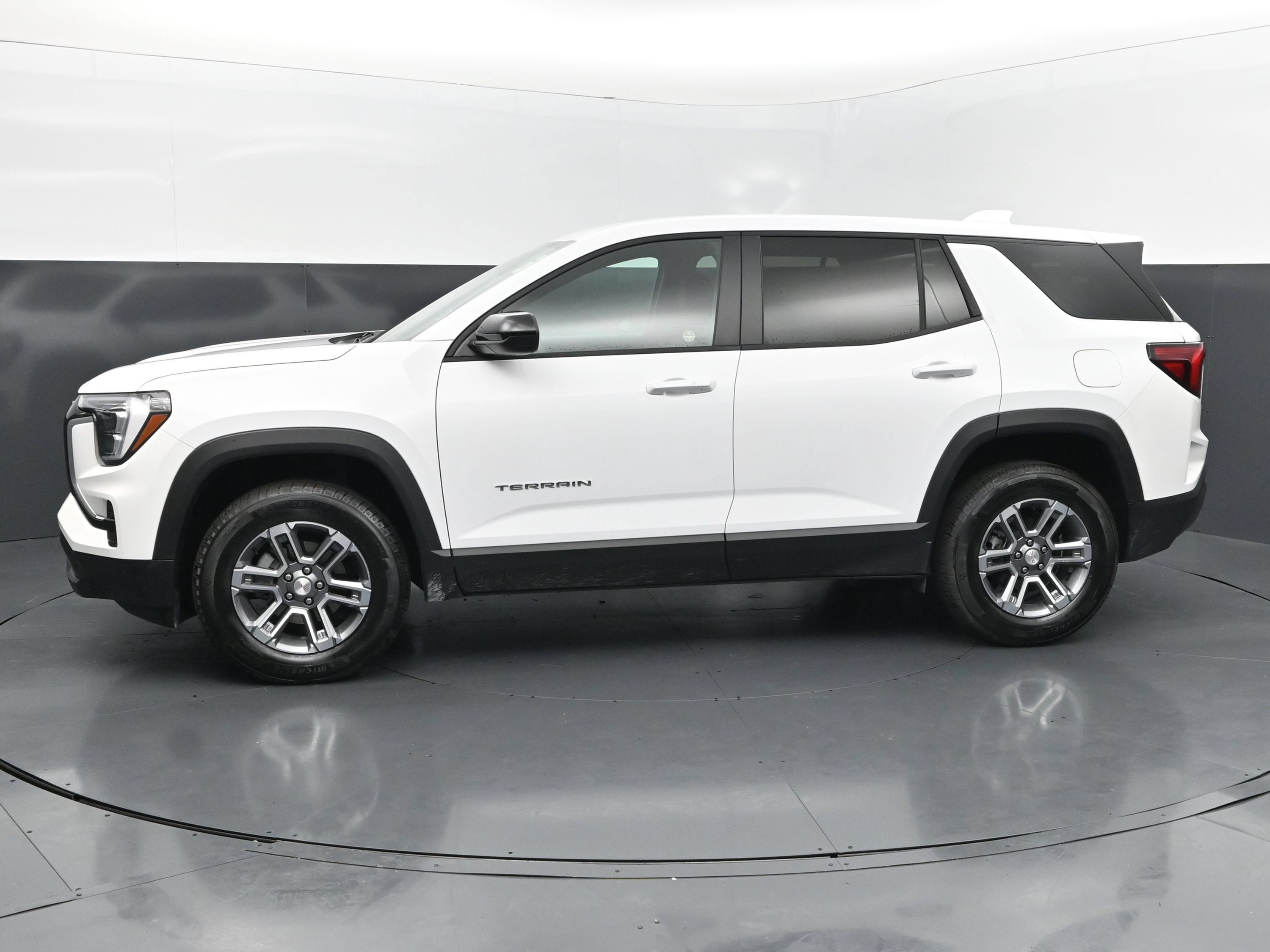 Used 2026 GMC Terrain Elevation FWD image 2