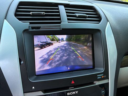 Used 2013 Ford Explorer Limited FWD image 18