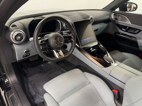 Used 2022 Mercedes-Benz SL 55 AMG 4MATIC w/ Driver Assistance Package image 11