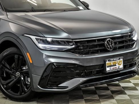 Certified 2024 Volkswagen Tiguan SE R-Line image 2