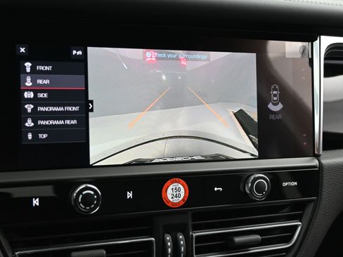 Certified 2025 Porsche Macan image 17