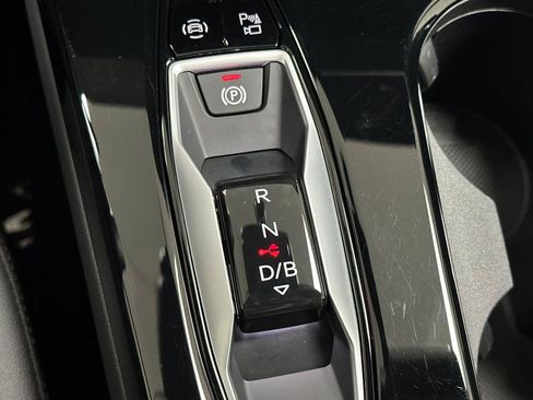 Used 2025 Audi Q6 e-tron Premium Plus AWD/4WD image 22