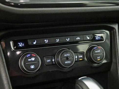 Used 2020 Volkswagen Tiguan SE FWD image 22