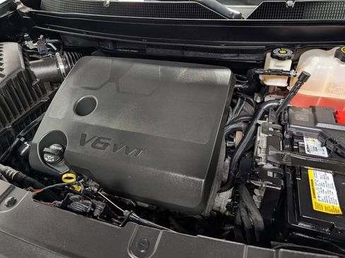 Used 2023 Chevrolet Traverse LT image 30