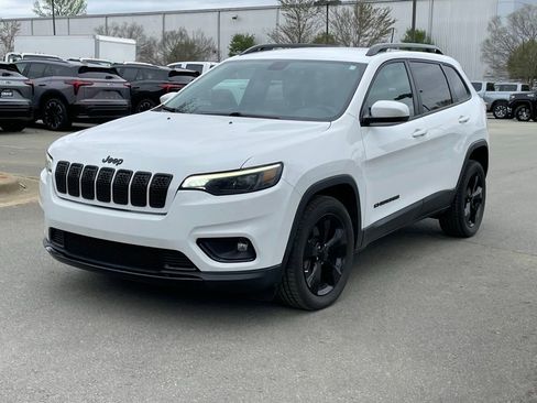 Used 2020 Jeep Cherokee Latitude Plus image 3