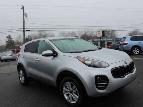 Used 2017 Kia Sportage LX image 3
