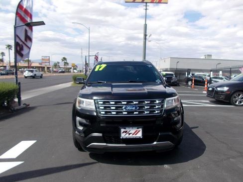 Used 2017 Ford Explorer Limited image 2