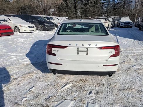 Used 2019 Volvo S60 T5 Momentum w/ Premium Package image 4