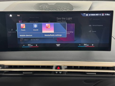 Used 2023 BMW iX xDrive50 w/ Sport Package image 27