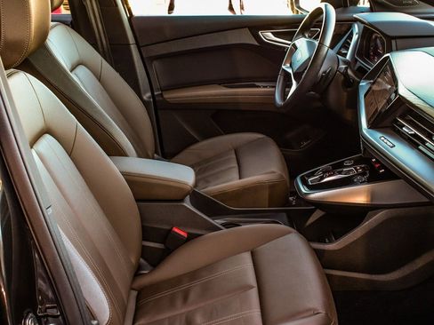 Used 2023 Audi Q4 e-tron Premium Plus w/ Premium Plus image 42