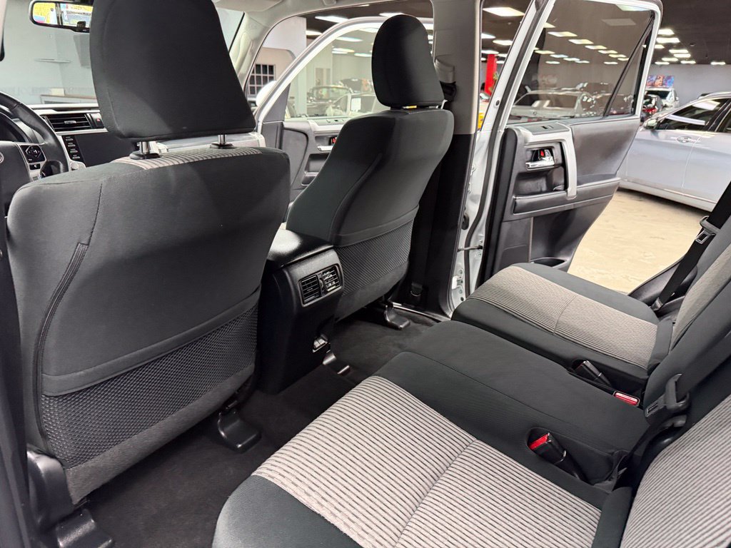 Used 2024 Toyota 4Runner SR5 AWD/4WD image 40