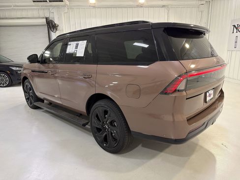 Used 2025 Lincoln Navigator Black Label AWD/4WD image 27