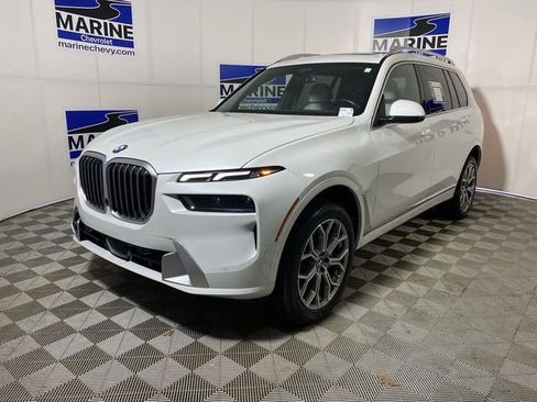 Used 2023 BMW X7 xDrive40i w/ Premium Package image 11