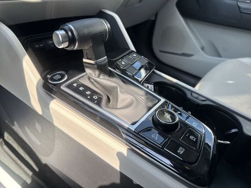 Used 2023 Kia Sportage EX image 12