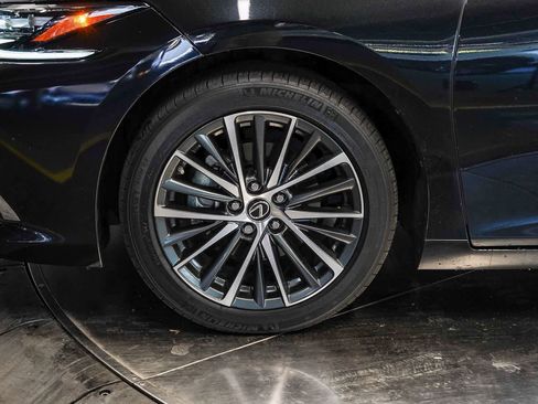 Used 2024 Lexus ES 300h w/ Premium Package FWD image 9