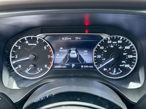 Used 2023 Nissan Rogue SV w/ SV Premium B Package image 9