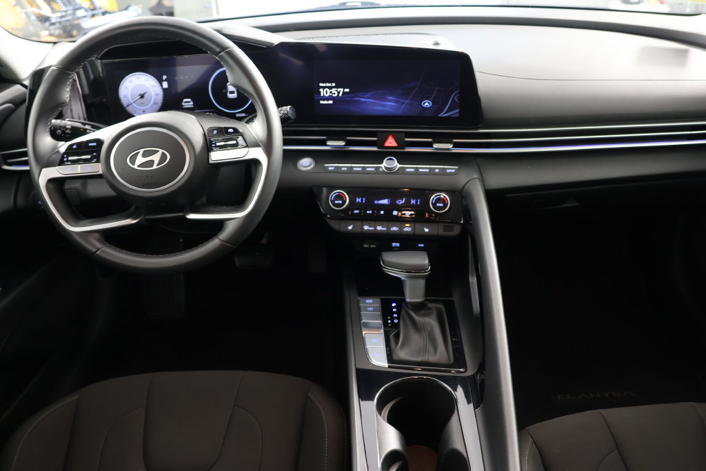Used 2025 Hyundai Elantra SEL FWD image 2
