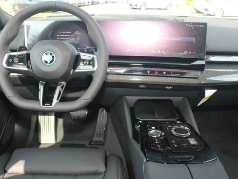 New 2027 BMW 550e xDrive AWD/4WD image 17