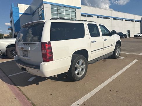 Used 2014 Chevrolet Suburban LTZ image 15
