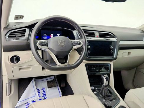 Used 2022 Volkswagen Tiguan SE AWD/4WD image 12