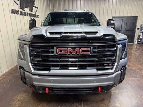 Used 2024 GMC Sierra 2500 AT4 w/ Technology Package AWD/4WD image 2