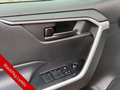 Used 2021 Toyota RAV4 LE image 18