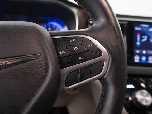 Used 2018 Chrysler Pacifica Touring-L Plus w/ Tire & Wheel Group FWD image 26