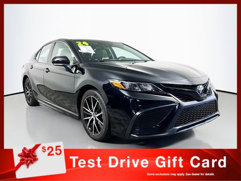 Used 2024 Toyota Camry SE image 1