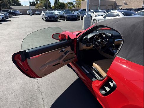 Used 2019 Porsche 718 Boxster image 17