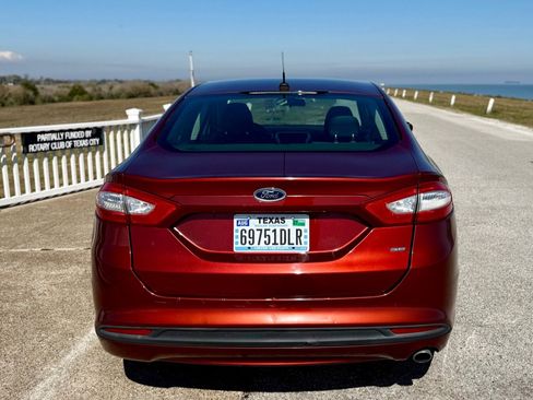 Used 2014 Ford Fusion SE image 6