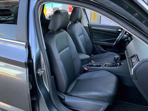 Used 2019 Volkswagen Jetta SEL w/ Cold Weather Package image 8