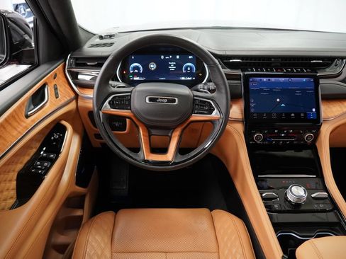 Certified 2025 Jeep Grand Cherokee Summit AWD/4WD image 23