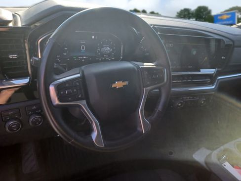 Used 2023 Chevrolet Silverado 1500 LT AWD/4WD image 9