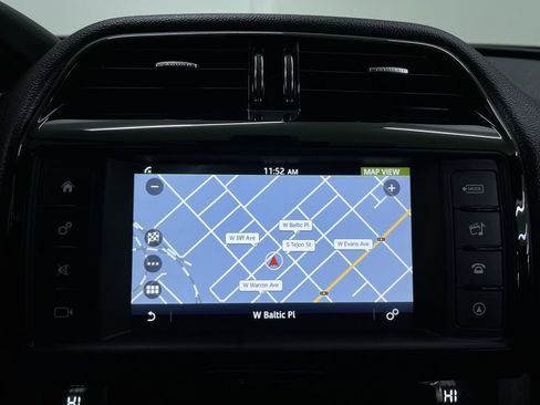 Used 2017 Jaguar F-PACE Premium image 24