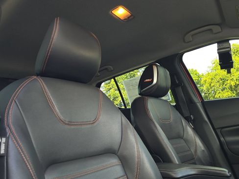 Used 2020 Nissan Kicks SR w/ SR Premium Package FWD image 16