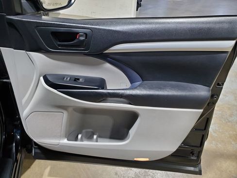 Used 2016 Toyota Highlander Plus image 15