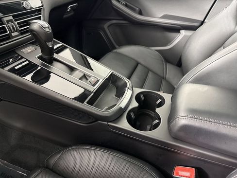 Certified 2024 Porsche Macan Turbo AWD/4WD image 31