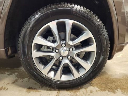 Used 2018 Jeep Grand Cherokee Overland image 38