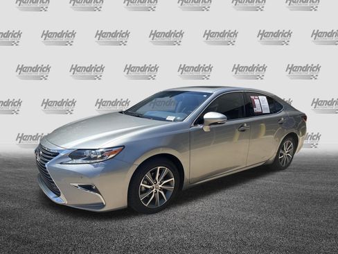 Used 2017 Lexus ES 300h w/ Luxury Package FWD image 5