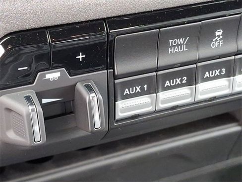 Used 2024 RAM 2500 Tradesman w/ Chrome Appearance Group image 17