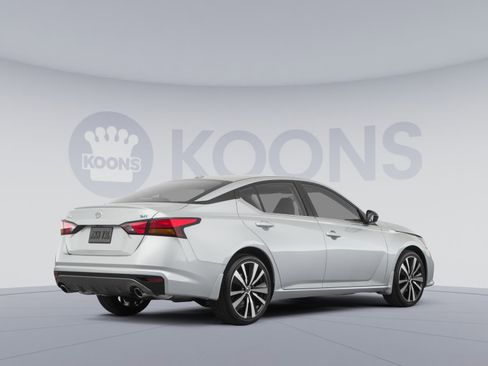 Used 2020 Nissan Altima 2.5 SR w/ Premium Package FWD image 4