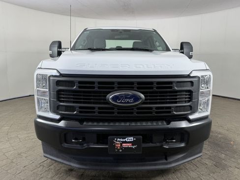 Used 2023 Ford F250 XL AWD/4WD image 2