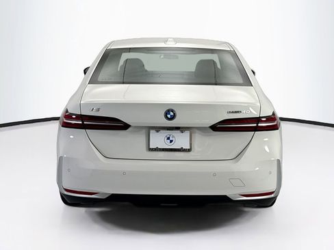 Certified 2026 BMW i5 eDrive40 w/ Premium Package RWD image 6