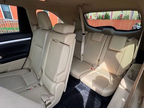 Used 2015 Toyota Highlander Plus image 9