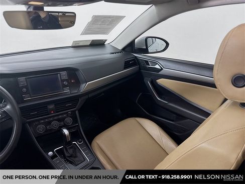 Used 2020 Volkswagen Jetta SE w/ SE Cold Weather Package image 23