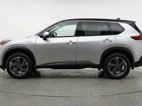 Used 2025 Nissan Rogue SV image 5