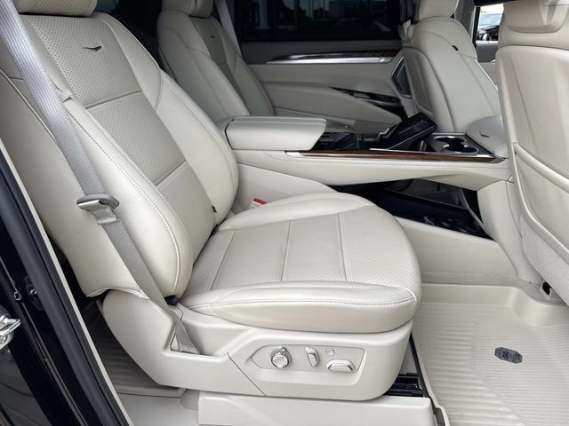Used 2026 Cadillac Escalade ESV Platinum Sport AWD/4WD image 10