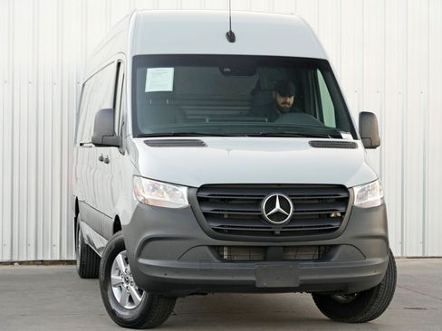 Used 2023 Mercedes-Benz Sprinter 2500 w/ Acoustic Package image 4